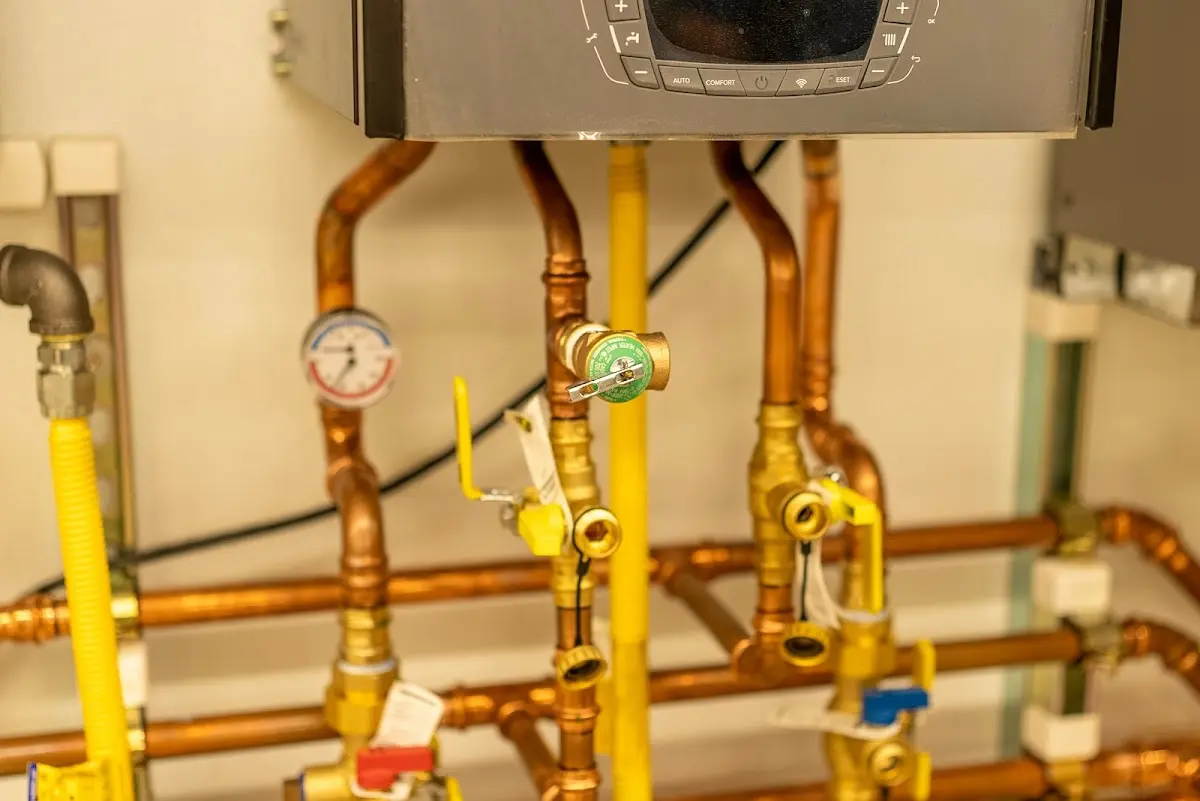 Licensed technician providing Emergency Plumbing for a homeowner in Waimalu